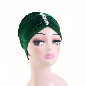 Venta al por mayor de turbantes musulmanes de color liso con logotipo personalizado para exteriores, accesorios para el cabello para todas las estaciones, gorro cálido de terciopelo con pedrería. - Product Image 5