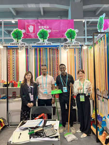 <span class=keywords><strong>Balai</strong></span> de nettoyage de sol en plastique souple à bas <span class=keywords><strong>prix</strong></span> avec bâton en bois ou en fer <span class=keywords><strong>essuie</strong></span>-<span class=keywords><strong>glace</strong></span> domestique - Product Image 4