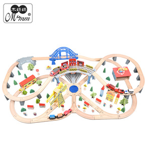 Juego de tren de madera Momm con vías eléctricas, juguete para niños de 5 a 7 años, listo para jugar en interiores - Product Image 4