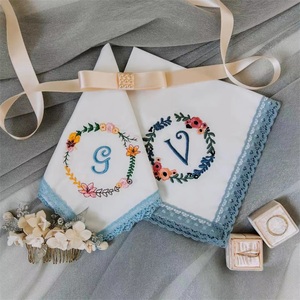Vente en gros de serviettes de table en coton brodées monogrammées et faites à la main pour le restaurant de mariage - Product Image 1