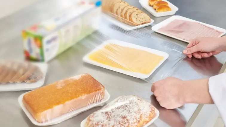 2023メーカー卸売パーソナライズされたOEM食品包装フレッシュストレージPEプラスチックラップしがみつくフィルム