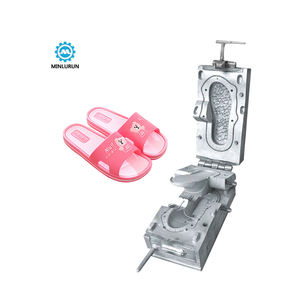 Molde de soplado de aire de PVC recién lanzado con elaborado accesorio de correa de chanclas para parques de atracciones y museos - Product Image 3