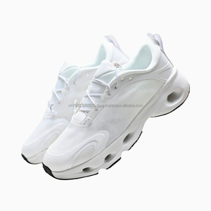 Zapatillas de senderismo de estilo urbano de diseñador famoso y de moda, transpirables, de malla, para hombre y mujer, disponibles en línea. - Product Image 3