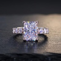 Bague en moissanite taille radiant de qualité supérieure en argent sterling 925 pour femme, idéale pour les fêtes, mariages et fiançailles - En vente
