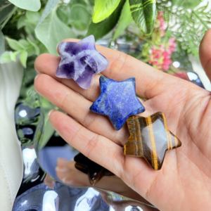 Estrella de Cristal Pulida a Mano de 3 cm Disponible en Ojo de Tigre, Amatista de Ensueño, Lapislázuli, Piedra Semipreciosa, Adorno de Escritorio, Venta al por Mayor - Product Image 1