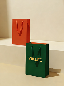 Sac à provisions de cadeau au détail de vêtements chaussures de luxe avec logo de marque personnalisé sac en papier vert avec ruban - Product Image 4