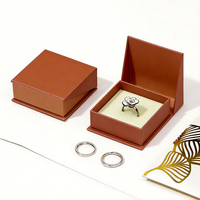 Boîte cadeau personnalisée en gros avec logo, style mini-tiroir portable, pour bijoux et colliers, avec gaufrage et doublure en éponge