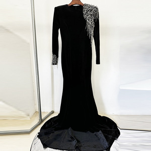 <span class=keywords><strong>Robe</strong></span> de soirée de luxe en velours <span class=keywords><strong>noir</strong></span>, <span class=keywords><strong>longue</strong></span>, <span class=keywords><strong>moulante</strong></span>, maxi, pour femme, élégante, à manches longues, avec perles et pompons, <span class=keywords><strong>robe</strong></span> de cérémonie - Product Image 3