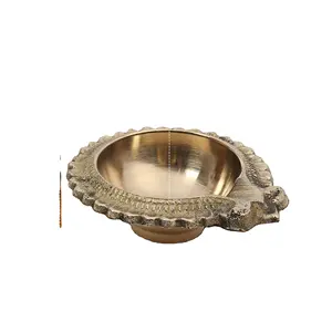 Bestverkopende Trendy Messing Diya Voor Puja Olielamp Lotus Vorm Deepak Voor Pooja Diwali Decoratie Kuber Diya