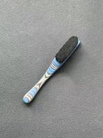 Brosse d'escalade ergonomique OEM à poils et manche en bois technique couleur personnalisée pour le nettoyage de la craie en salle, en extérieur, sur mur d'escalade et en salle de sport