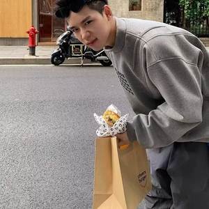 Sudadera de Lana Estilo Retro Americano, Color Gris con Bloques de Color, Informal, Holgada, para Hombre, Primavera - Product Image 2