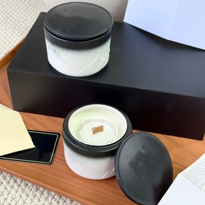 Vela Aromática de Cerámica de Lujo con Doble C, Fragancia Clásica en Blanco y Negro, Regalo para Mujeres, Relajante para el Cuerpo - Product Image 5