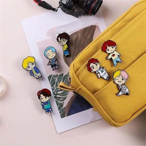 Broches Metálicos de Cuerpo Completo de Ídolos de KPOP, RM, <span class=keywords><strong>JIN</strong></span>, JIMIN, <span class=keywords><strong>J</strong></span>-<span class=keywords><strong>HOPE</strong></span>, SUGA, JK, Insignias, Pins, Lindos Accesorios de Dibujos Animados para Ropa y Bolsos, Decoración, Regalo para Fans - Product Image 4