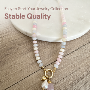 Collier personnalisé à faible MOQ en acier inoxydable plaqué or avec perles baroques d'eau douce et breloque pour les marques DTC de bijoux - Product Image 4