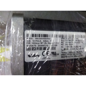 Moteur servo Nidec 089UDB306BARAA 10 pôles 3 phases 50W 460VAC IP65 Frein inclus - Product Image 1