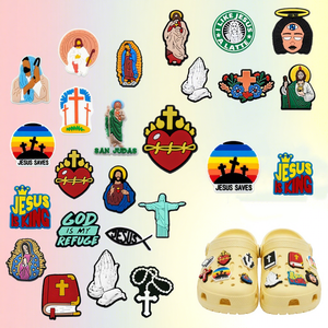 Breloques de chaussures religieuses originales en PVC, motif Sacré-Cœur de Jésus, accessoires de mode alternatifs, boutons en caoutchouc pour sabots, vente en gros - Product Image 1
