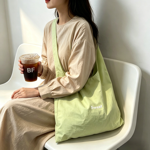 <span class=keywords><strong>Sac</strong></span> fourre-tout tendance en <span class=keywords><strong>coton</strong></span> biologique, pliable, brodé, avec nœud, bandoulière longue nouée, pour le shopping, le voyage et la plage - Product Image 4