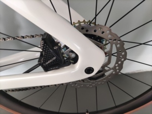 Bicicleta de Carretera de Fibra de Carbono de Nuevo Diseño, 700c, 22 Velocidades, Cuadro de Aleación de Aluminio - Product Image 4