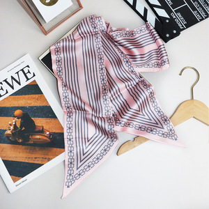 Écharpe de cravate d'été pour femmes élégantes à la mode pour <span class=keywords><strong>Amazon</strong></span> Best-seller Bandeau en polyester Arcs élégants Lettres imprimées Numérique - Product Image 3