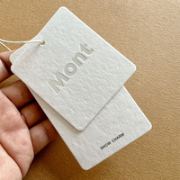 Étiquettes volantes personnalisées en papier de luxe recyclé imprimé UV logo en relief étiquettes volantes de vêtements et étiquettes pour vêtements, sacs et chaussures de luxe
