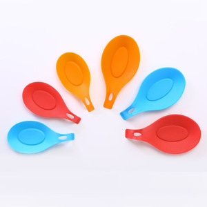 Supporto per mestolo in Silicone Logo personalizzato Set di utensili da <span class=keywords><strong>cucina</strong></span> in Silicone e supporto supporto per cucchiaio pacchetto sacchetto Opp con anello in Silicone - Product Image 5