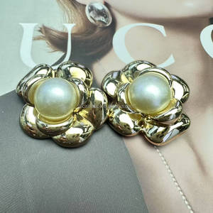 Bán buôn 2025 thiết kế mới cao cấp kim loại vàng tăng nút Kẽm hợp kim mạ nickel-miễn phí Shank phong cách hạt - Product Image 1