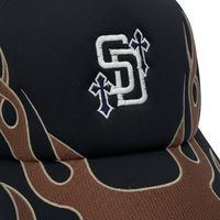Gorra Trucker Premium Personalizada de 6 Paneles, Transpirable, Impermeable, de Espuma y Malla, Bordada con Llama de Fuego Marrón, Estilo Deportivo, para Carreras y Béisbol