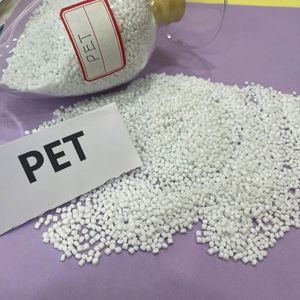 Résine PET Jade Cz 302, Résine PET vierge IV0.82, Granulés de résine PET de qualité bouteille pour la fabrication de bouteilles - Product Image 1