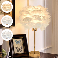 Lampe de table à plumes romantique moderne, veilleuse de chevet, convient aux chambres de filles, aux chambres d'enfants et aux décorations de mariage