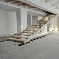 Escalier droit flottant moderne sur mesure Anewson avec marches en bois massif et garde-corps en verre pour la maison
