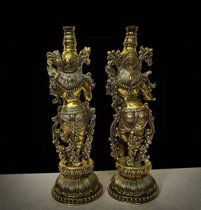 Estatua de Latón de Radha y Krishna, Artesanía de Primera Calidad, Producto de Feng Shui, Hecho en el Sur de la India - Dharma Exclusive, Hecho a Mano en India - Product Image 3