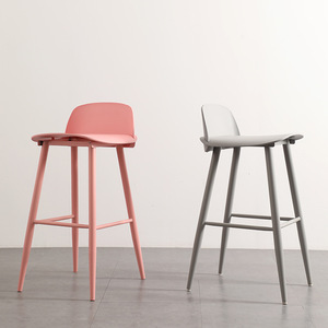 Tabouret de bar créatif nordique 60 cm, chaise haute en plastique, design moderne minimaliste, structure métallique, tabouret de comptoir à usage commercial - Product Image 3