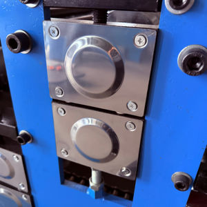 ماكينة صنع طبقات مزدوجة من الألواح والجدران الورقية للبيع بالجملة مباشرة ، ماكينة تشكيل اللف المستخدمة في ألواح السقف - Product Image 4