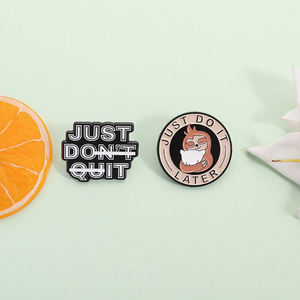 Nap <span class=keywords><strong>Queen</strong></span> Émail Pin Drôle Paresseux Dormir Broche Dessin Animé Animal Lapel Badge Bijoux Cadeau pour Amis Ados En Vrac - Product Image 2