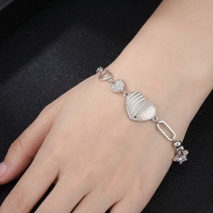 Bracelet en argent sterling S925 texturé avec motifs cœur et étoile, simple et élégant, bijou de main de niche pour femme, idéal pour le quotidien et comme cadeau - Product Image 6