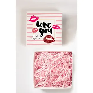 Boîte cadeau vide personnalisée blanche avec motif 'Je t'aime' et nom pour coffret cadeau personnel - Product Image 1