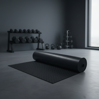 Rouleau de tapis de sol en caoutchouc noir avec surface texturée pour une sécurité antidérapante, utilisation durable dans les ateliers industriels et commerciaux