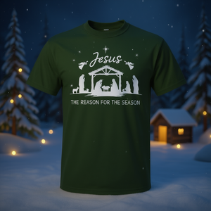 Camiseta cristiana navideña con la frase: Jesús es la razón por la que estamos en esta temporada - Product Image 3