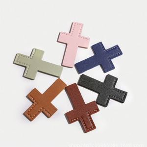 Marcadores de Páginas Elegantes de Cuero PU con Diseño Cruzado y Colorido, Regalo Promocional para Estudiantes y Amantes de la Lectura - Product Image 3