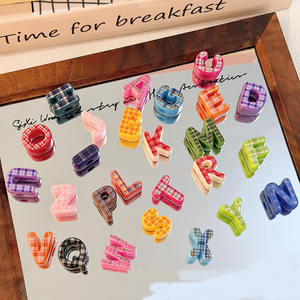 ลูกปัดอะคริลิคสีชมพูลา<span class=keywords><strong>ย</strong></span>ตารางขนาดใหญ่สำหรับพวงกุญแจ งานฝีมือ ลูกปัดตัวอักษรพยัญแบบกำหนดเอง - Product Image 2