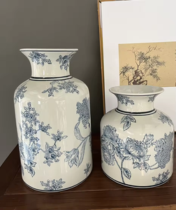 Vaso in ceramica blu e bianco tradizionale in stile cinese con grazioso motivo a <span class=keywords><strong>flora</strong></span> come abito decorativo in ufficio e casa - Product Image 3