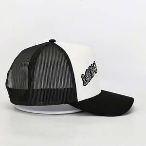 Gorra de malla al por mayor con logo propio, de 5 paneles, ajustable, 100% poliéster, deportiva, personalizable, para camionero, para uso exterior - Product Image 4