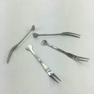 Stainless Steel Heart Shaped Fruit <b>Forks</b> <b>Dessert</b> Cake <b>Forks</b> Mooncake <b>Forks</b> Individually Packaged For Child Use - Product Image 1