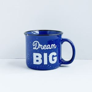 Tazza in Ceramica Blu Navy Maculata con Scritta '<span class=keywords><strong>Dream</strong></span> BIG', Tazza da Caffè Stile Campeggio, Stoviglie in Gres, Forniture Aziendali - Product Image 1