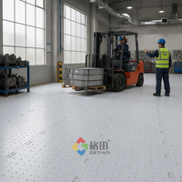 Revêtement de sol modulaire emboîtable pour événements en PP stabilisé aux UV, antidérapant, à motif diamant, avec aération côtelée et design graphique