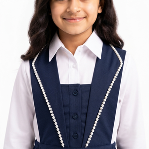 Uniforme Escolar Personalizado para Niñas, Vestido Pinafore de Algodón y Elastano Azul Marino, Camisa Blanca de Manga Larga, Estilo Clásico - Product Image 3