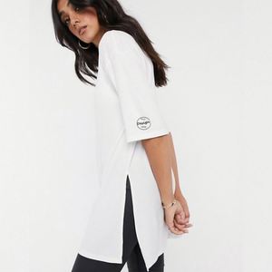 Camiseta de Mujer Personalizada, Casual, Lisa, Transpirable, de Algodón, con Dobladillo Dividido, Cuello Redondo Regular, con Logotipo, al por Mayor - Product Image 1