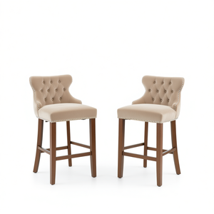Ensemble de 2 tabourets de bar contemporains à dossier haut, revêtement en velours beige, pieds en bois, capitonnés - Product Image 1