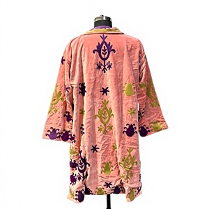 Manteau long en velours matelassé à motifs floraux ethniques, broderie traditionnelle artisanale, style bohème Rajasthani - Product Image 4