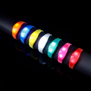 Chuyển động kích hoạt LED vòng đeo tay trang trí bên DMX điều khiển LED <span class=keywords><strong>flash</strong></span> <span class=keywords><strong>Bracelet</strong></span> với nhịp điệu - Product Image 2